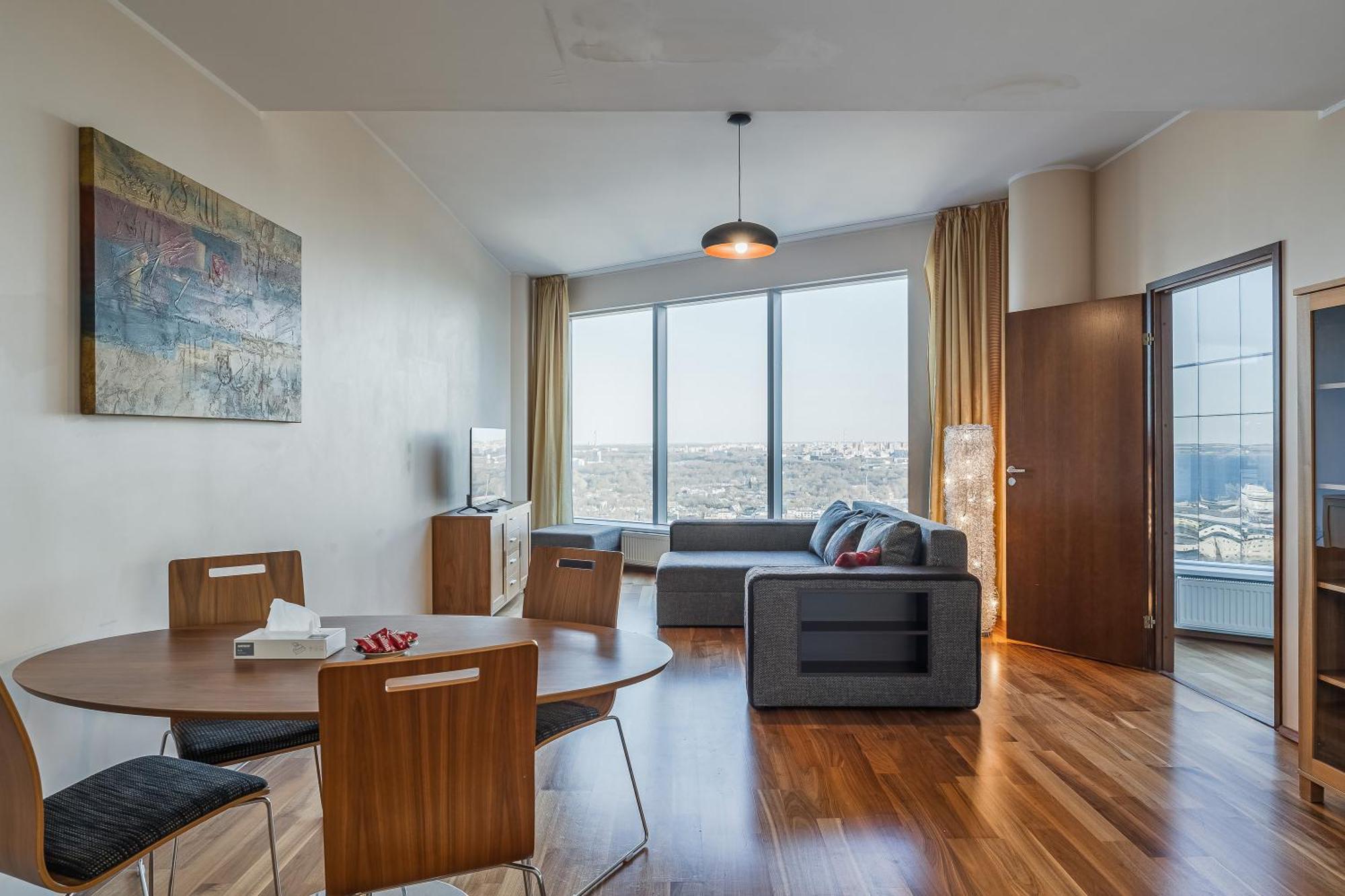Revalia Tornimaee Amazing Views Premium